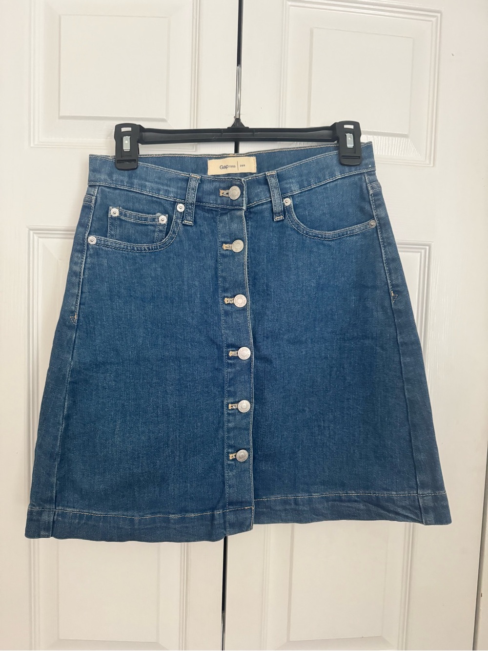 GAP Button-Front A-Line Denim Skirt in Blue